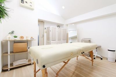 レンタルサロンPalette三軒茶屋店 自然の光がたっぷり入るプライベートサロン☀️🍀の室内の写真