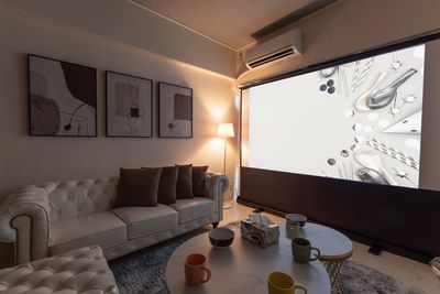 大きなスクリーンで映画も👍 - パーティールームPalette（パレット）アメ村店の室内の写真