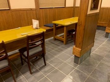 移動空間もゆとりがあります。
 - 鮨処酒主 【厚木・愛甲石田】鮨店の上質空間を貸切｜教室・撮影・会議に最適の室内の写真