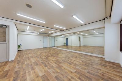 ⭐聖蹟桜ケ丘駅徒歩2分！ジャンプOK！ダンス、ヨガ、演劇、レッスン、マッサージ、会議にも！ - CurioSpaceSeisekiStudio