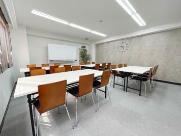 《RIVERLD千葉》 【千葉駅西口2分】会議・セミナー/ボドゲ光回線Wifi完備/EVの室内の写真