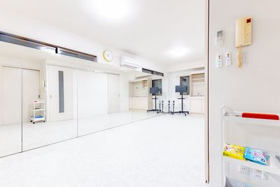 ロッカールーム、洗面所完備✨ - Wellness南森町 Wellness南森町_19の室内の写真