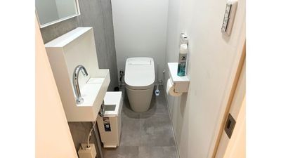 温水洗浄便座付きのトイレ完備になります。 - FEEEP 飯田橋店 FEEEP飯田橋店｜1名用個室｜部屋番号4(PS)の設備の写真