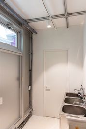 sponge space/ポップアップ/渋谷徒歩5分💖 🛍️ポップアップ、🗣️会合に！10名程度　スポンジスペースの室内の写真