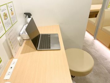 FEEEP 武蔵小山東口店 FEEEP武蔵小山東口店｜定員1名カウンター席｜席番号14(C)の室内の写真