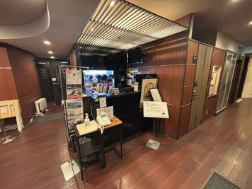 8階フロント
スタッフ常駐
 - フォルテ・オクターヴハウス ワークスペース/貸し会議室の室内の写真