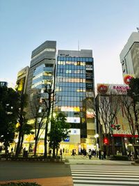楽園に隣接しているビルの8階
※1～3階はGU - フォルテ・オクターヴハウス ワークスペース/貸し会議室の外観の写真