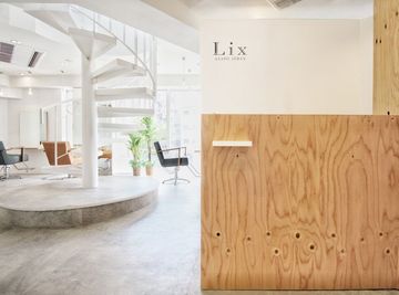 フロント - Liliy麻布十番 美容室のセット面1の入口の写真