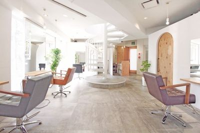 麻布十番駅徒歩3分、最高立地の美容室 - Liliy麻布十番