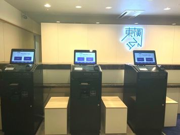 チェックイン機 - 東横INN金沢兼六園香林坊 エコノミーダブル　喫煙の設備の写真