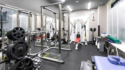 渋谷駅徒歩5分|ハイクオリティな設備✨トップトレーナーらもリピート💪シャワー・更衣室完備🚿カフェテラス併設☕️ - キネティックアーツ渋谷