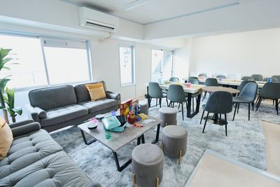 30名様でご利用可能◎ソファー席テーブル席があり
様々な用途でご利用可能✨ - North名古屋 North名古屋_17の室内の写真