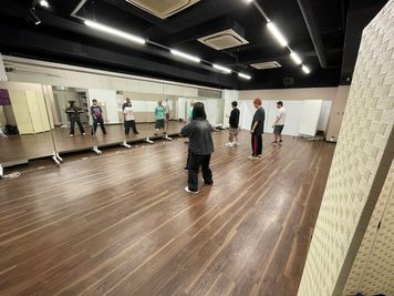 JR新宿駅南口より徒歩5分、アクセス抜群、リーズナブル！ - THビル2階Aルーム