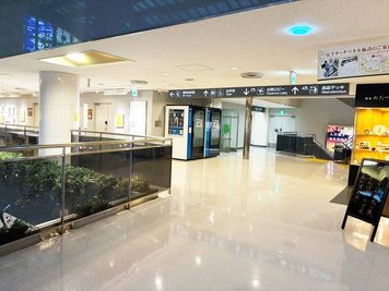 【テレキューブ】宮崎ブーゲンビリア空港。視線と音を遮る、プライベートな集中環境。(290-02) - テレキューブ 宮崎ブーゲンビリア空港