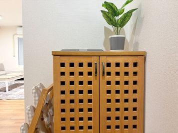 靴はシューズラックに収納して下さい - 【広スペ】南林間 南林間の広いレンタルスペースの設備の写真