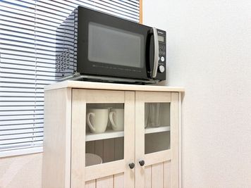 電子レンジ、ケトル、ホットプレート(有料)完備✨ - 【広スペ】南林間 南林間の広いレンタルスペースの設備の写真