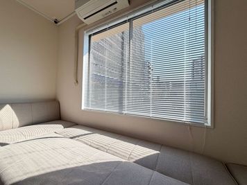 日中はポートレート撮影に最適📸 - 【広スペ】南林間 南林間の広いレンタルスペースの室内の写真