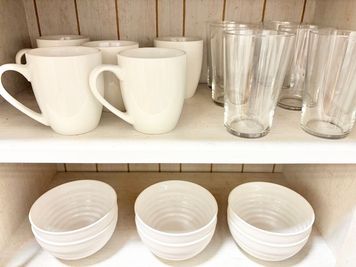 6名様分の食器が使える🍴
(箸、フォーク、スプーン、コップ、取り皿) - 【広スペ】南林間 南林間の広いレンタルスペースの設備の写真