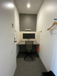 ひとり用個室 - comolu 市ヶ谷 comolu市ヶ谷　４人用会議室の室内の写真
