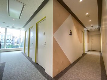 comolu 市ヶ谷 comolu市ヶ谷　４人用会議室の室内の写真