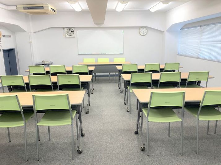 【リロの会議室】Forum S サンブリヂ新橋ビル 【リロの会議室】2階会議室の室内の写真