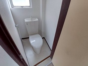 トイレは2025年10月に替えたばかりです！ - 中区役所前201事務所 中区所前2階のコスパ抜群ルーム★彡の室内の写真