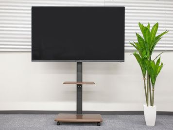 50インチモニター
HDMI接続/HDMIケーブル有 - 貸会議室ルームス　淡路町店 【ROOMs淡路町店 】東京メトロ丸ノ内線 淡路町駅 徒歩3分の設備の写真