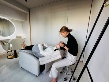 Luxury Sweet Beauty LSB82 ネイル、アイ、ヘッド、美容専門新築スペースの室内の写真