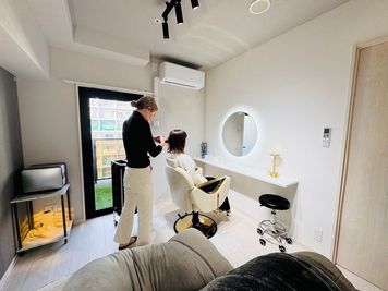 Luxury Sweet Beauty LSB8F 美容室、ネイル、アイ、ヘッド、エステ美容専門スペースの室内の写真