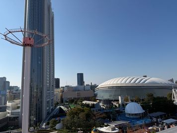 東京ドームを背景に撮影できる屋上スペース｜夕景・夜景にも対応（オプション利用 ※事前予約必須） - 水道橋スタジオ（東京ドーム前）Suidobashi Studio 水道橋スタジオ（東京ドーム前）SUIDOBASHI STUDIOの室内の写真