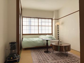 Japanese room（和室）
障子越しの自然光が綺麗な和モダン空間｜ポートレート／宣材／大人系コスプレに最適 - 水道橋スタジオ（東京ドーム前）Suidobashi Studio 水道橋スタジオ（東京ドーム前）SUIDOBASHI STUDIOの室内の写真