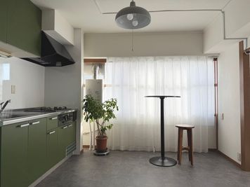 生活感も、動画のワンシーンも。
ここなら “全てが画になるキッチンセッティング”。 - 水道橋スタジオ（東京ドーム前）Suidobashi Studio 水道橋スタジオ（東京ドーム前）SUIDOBASHI STUDIOの室内の写真