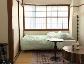 Japanese room
和モダンなベッド付き和室｜雑誌系ライフスタイル・商品撮影にも対応（自然光）
和小物とアンティーク感で雰囲気撮影に最適 - 水道橋スタジオ（東京ドーム前）Suidobashi Studio 水道橋スタジオ（東京ドーム前）SUIDOBASHI STUDIOの室内の写真