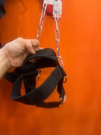 ネックトレーナーです。首の鍛錬に最適です。クサリに重りを付けて首を上下させたりします。 - Body field Japan北新地ジム 梅田北新地レンタルジムの室内の写真