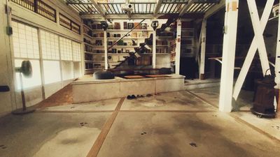 天井が高く開放感のあるメイン空間。少人数でもゆったりと過ごせます - カソウ空間 【少人数プラン！平日限定】古民家貸切♪小学生以下無料！の室内の写真