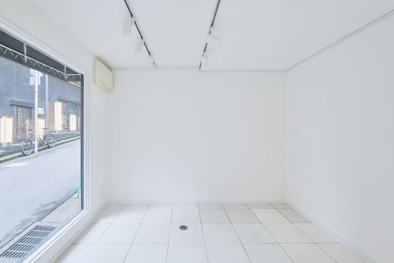 TINY CORNER GALLERY - TINY CORNER GALLERY