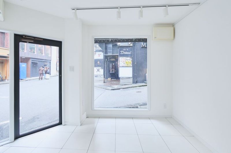 TINY CORNER GALLERY - TINY CORNER GALLERY