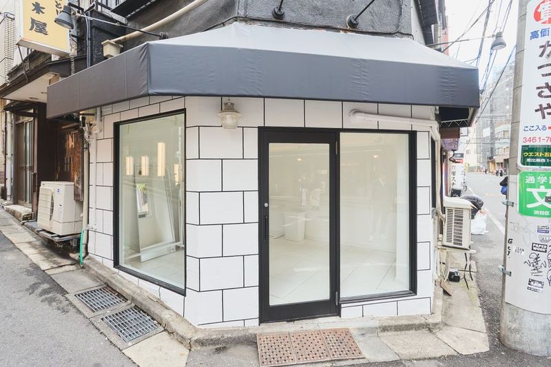 TINY CORNER GALLERY - TINY CORNER GALLERY