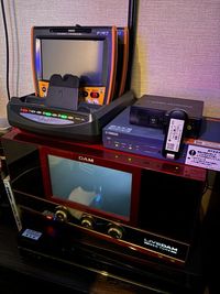カラオケセットです。ゲーム機のご用意もあります。
また、ボードゲームも一式揃っております。 - Bar NCR(バーエヌシーアール)の室内の写真