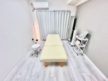 ＜オレンジスペース　船橋駅前＞  	レンタルサロンスペースの室内の写真