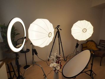 Amaran200W LEDにはランタンタイプのソフトBOXが簡単につけられます。
調光、色温度変更可能 - スタジオボン　 スタジオボン　大須　の設備の写真