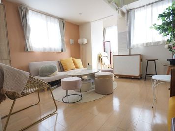 東２面、北１面の柔らかな自然光が差し込みます。 - スタジオボン　 スタジオボン　大須　の室内の写真