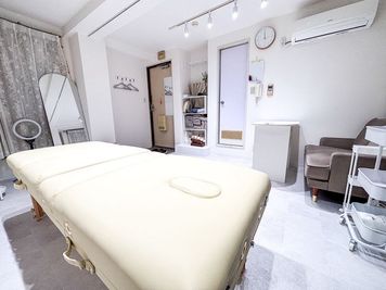 レンタルサロンOnlynaなんば店の室内の写真