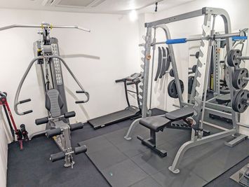 【トレーニングルーム】 - パーソナルトレーニングジム Y’S TRUST三条本店 三条京阪駅徒歩１分lトレーナー向けレンタルジムの室内の写真