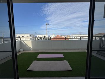 レンタルスペース Miel Croissant 海の見える沖縄レンタルスペースの室内の写真