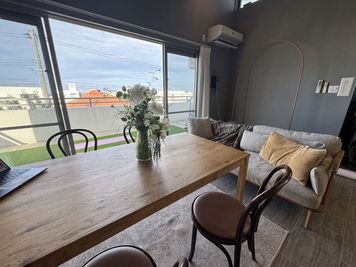 レンタルスペース Miel Croissant 海の見える沖縄レンタルスペースの室内の写真