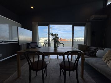 レンタルスペース Miel Croissant 海の見える沖縄レンタルスペースの室内の写真