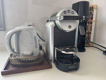 ネスプレッソコーヒーもご用意♪ - レンタルスペース Miel Croissant 海の見える沖縄レンタルスペースの室内の写真