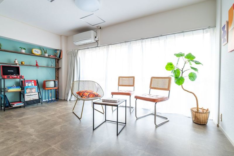 4m超えの大きな窓から自然光が降り注ぎます🌞 - 新大久保のレトロモダンハウススタジオ 自然光｜レトロモダンハウススタジオ｜DOLLYニュー新大久保の室内の写真