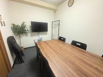 Leaf京都南（小会議室） 貸会議室小 【 Leaf京都南 】の室内の写真